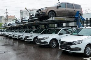 В России отказываются от покупки машин. Какие меры помогут авторынку