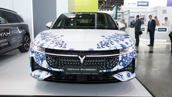 Гибрид Voyah Passion EVR: старт продаж и цена в России