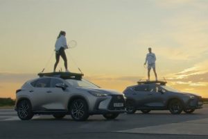 На кроссоверах Lexus NX поставили рекорд Гиннесса по игре в теннис. Видео