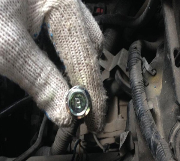 Расположение и настройка регулировочного болта АКПП Ford Focus 2