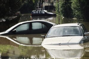 Россиянам подсказали, что делать в случае затопления автомобиля