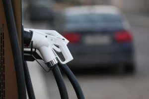 Зарядка теперь платная: для электромобилей остались две льготы